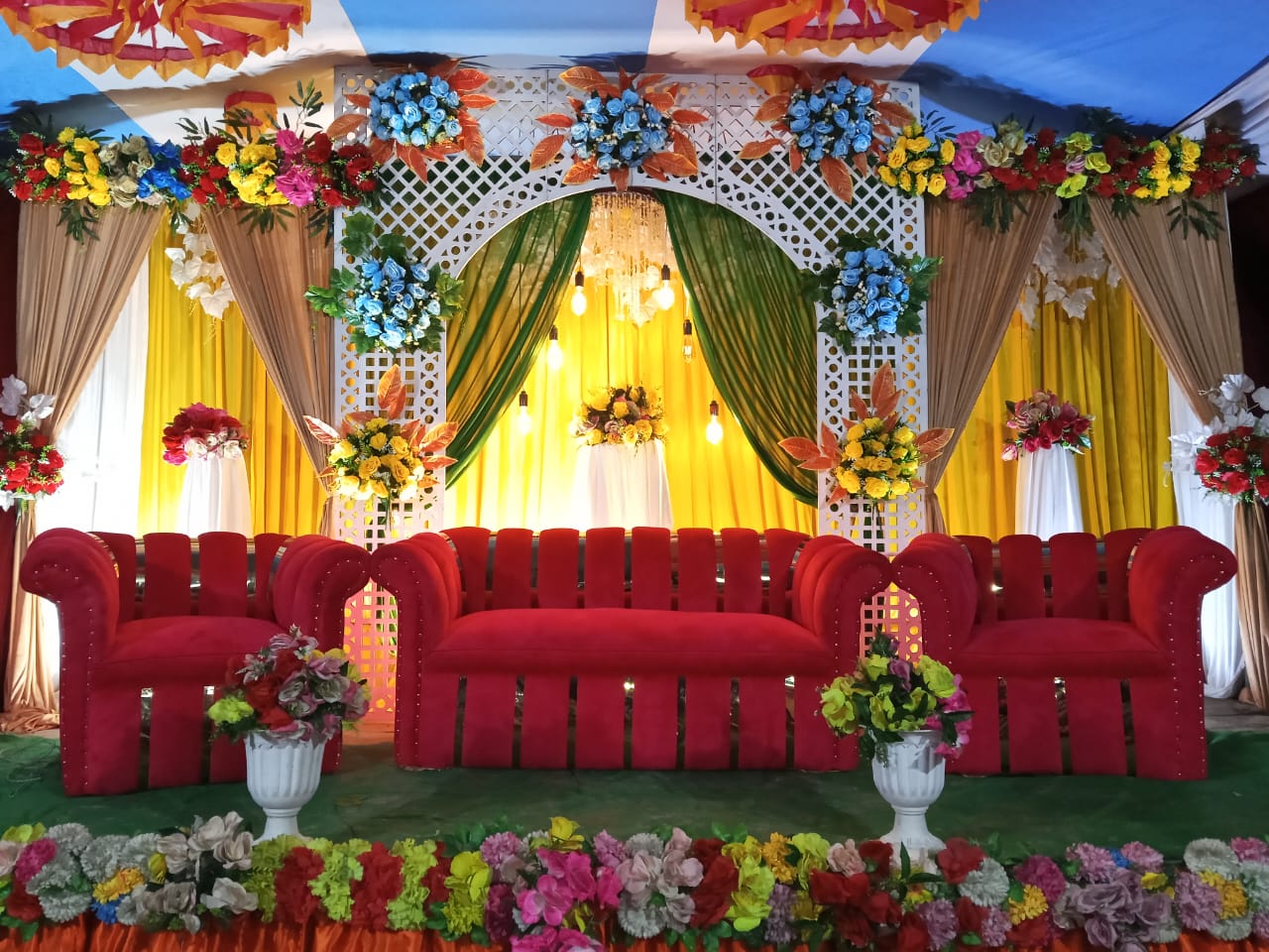 প্রিমিয়াম ব্যাকড্রপ